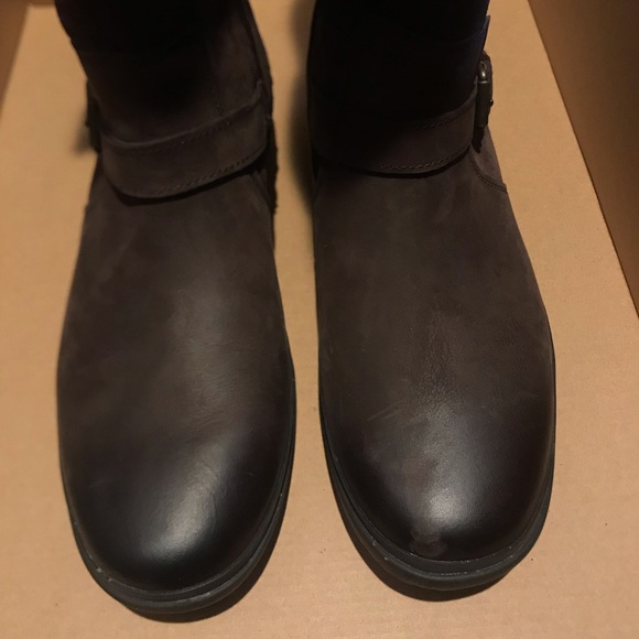 UGG Australia Women’s Thomsen Boot
Size US 6.5, 10 - Picture 14 of 16